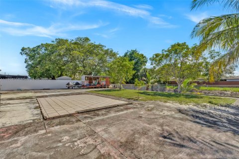 House in Miami Gardens, Florida 3 bedrooms, 118.36 sq.m. № 1892601 - photo 26