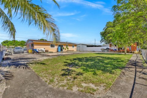 House in Miami Gardens, Florida 3 bedrooms, 118.36 sq.m. № 1892601 - photo 5