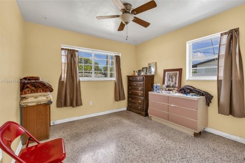 House in Miami Gardens, Florida 3 bedrooms, 118.36 sq.m. № 1892601 - photo 17