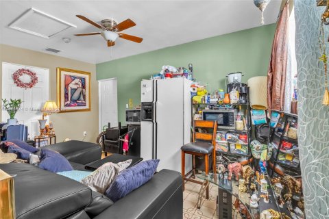 House in Miami Gardens, Florida 3 bedrooms, 118.36 sq.m. № 1892601 - photo 19