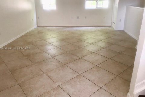 Снять в аренду таунхаус в Авентура, Флорида 2 спальни, 122.26м2, № 2043617 - фото 13