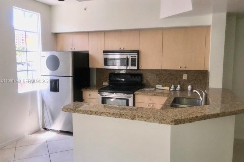 Снять в аренду таунхаус в Авентура, Флорида 2 спальни, 122.26м2, № 2043617 - фото 4