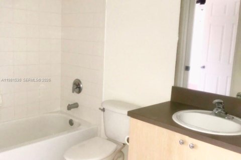 Снять в аренду таунхаус в Авентура, Флорида 2 спальни, 122.26м2, № 2043617 - фото 25