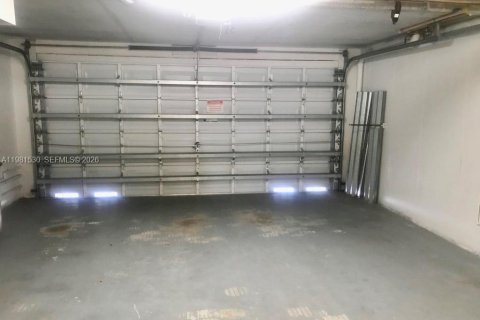 Снять в аренду таунхаус в Авентура, Флорида 2 спальни, 122.26м2, № 2043617 - фото 24