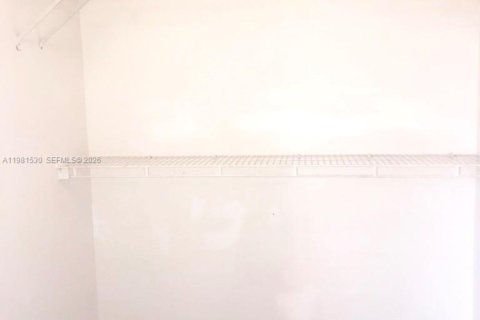 Снять в аренду таунхаус в Авентура, Флорида 2 спальни, 122.26м2, № 2043617 - фото 16