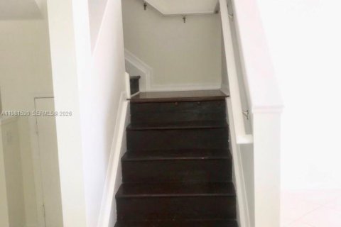 Снять в аренду таунхаус в Авентура, Флорида 2 спальни, 122.26м2, № 2043617 - фото 14