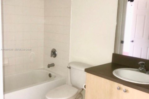 Снять в аренду таунхаус в Авентура, Флорида 2 спальни, 122.26м2, № 2043617 - фото 11