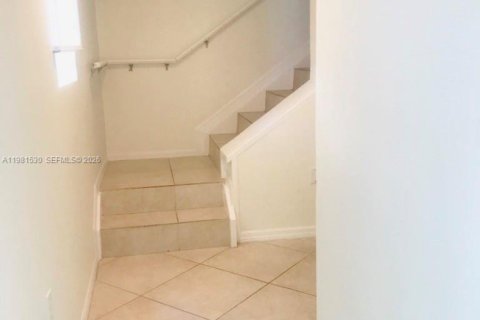 Снять в аренду таунхаус в Авентура, Флорида 2 спальни, 122.26м2, № 2043617 - фото 26