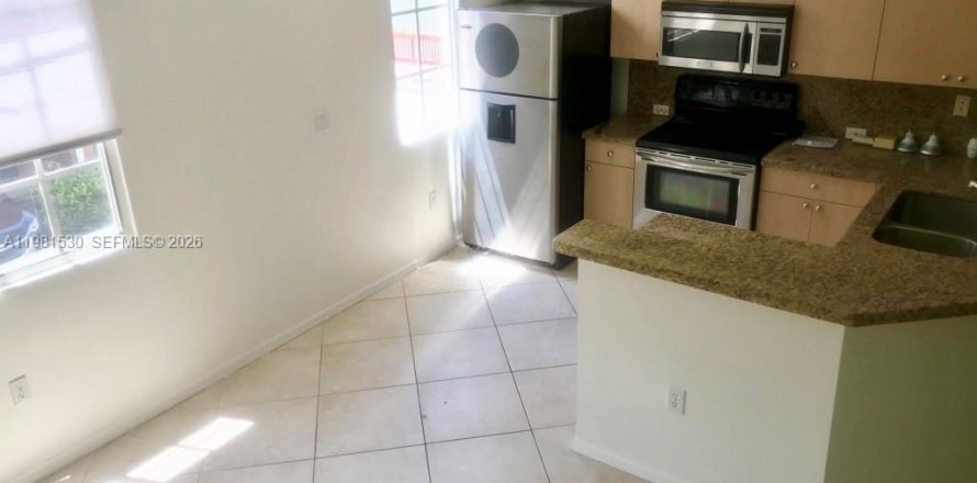 Таунхаус в Авентура, Флорида 2 спальни, 122.26м2 № 2043617