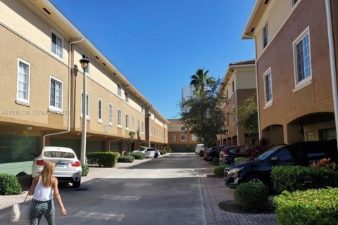 Снять в аренду таунхаус в Авентура, Флорида 2 спальни, 122.26м2, № 2043617 - фото 20