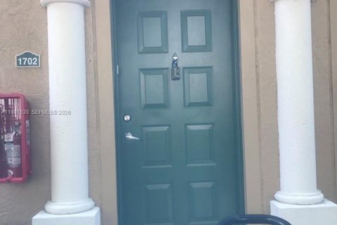 Снять в аренду таунхаус в Авентура, Флорида 2 спальни, 122.26м2, № 2043617 - фото 6