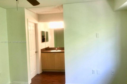 Снять в аренду таунхаус в Авентура, Флорида 2 спальни, 122.26м2, № 2043617 - фото 8