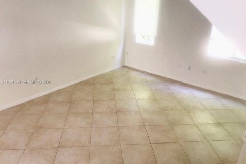 Снять в аренду таунхаус в Авентура, Флорида 2 спальни, 122.26м2, № 2043617 - фото 7