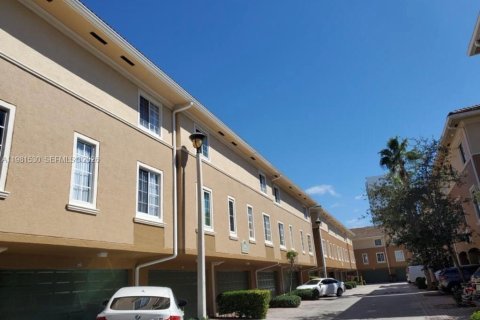 Снять в аренду таунхаус в Авентура, Флорида 2 спальни, 122.26м2, № 2043617 - фото 23