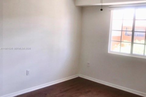 Снять в аренду таунхаус в Авентура, Флорида 2 спальни, 122.26м2, № 2043617 - фото 12