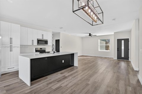 Купить виллу или дом в Лихай-Эйкерс, Флорида 3 спальни, № 2045250 - фото 15