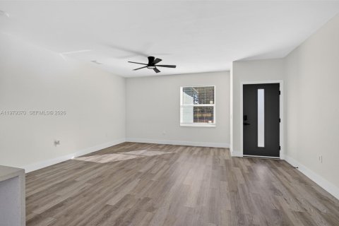 Купить виллу или дом в Лихай-Эйкерс, Флорида 3 спальни, № 2045250 - фото 5