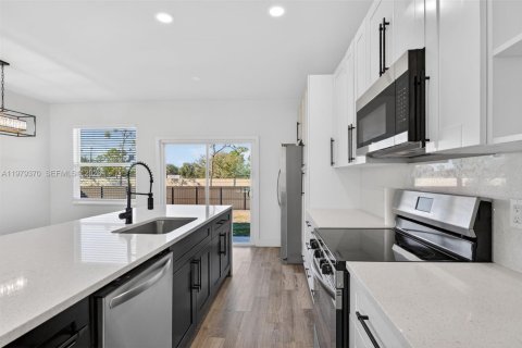 Купить виллу или дом в Лихай-Эйкерс, Флорида 3 спальни, № 2045250 - фото 12