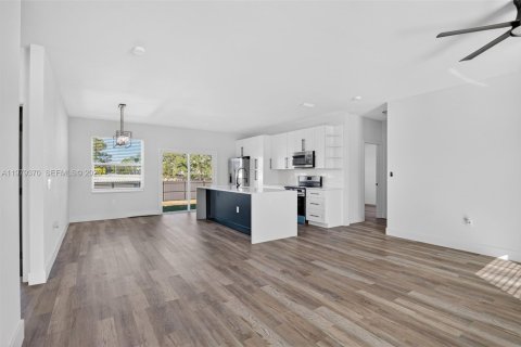 Купить виллу или дом в Лихай-Эйкерс, Флорида 3 спальни, № 2045250 - фото 3