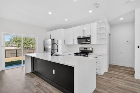 Купить виллу или дом в Лихай-Эйкерс, Флорида 3 спальни, № 2045250 - фото 8