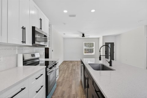 Купить виллу или дом в Лихай-Эйкерс, Флорида 3 спальни, № 2045250 - фото 11