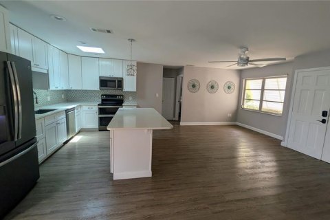 House in Venice, Florida 2 bedrooms, 130.99 sq.m. № 2291875 - photo 4