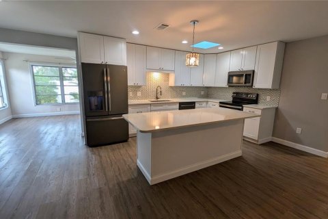 House in Venice, Florida 2 bedrooms, 130.99 sq.m. № 2291875 - photo 7