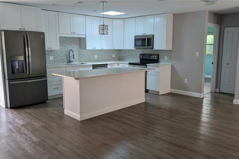 House in Venice, Florida 2 bedrooms, 130.99 sq.m. № 2291875 - photo 8