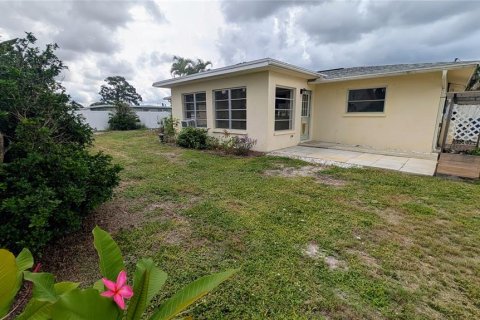 House in Venice, Florida 2 bedrooms, 130.99 sq.m. № 2291875 - photo 27