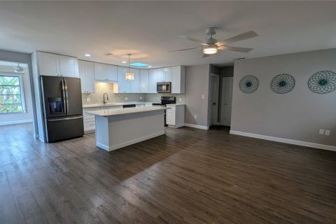 House in Venice, Florida 2 bedrooms, 130.99 sq.m. № 2291875 - photo 10