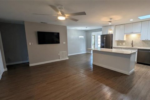 House in Venice, Florida 2 bedrooms, 130.99 sq.m. № 2291875 - photo 5