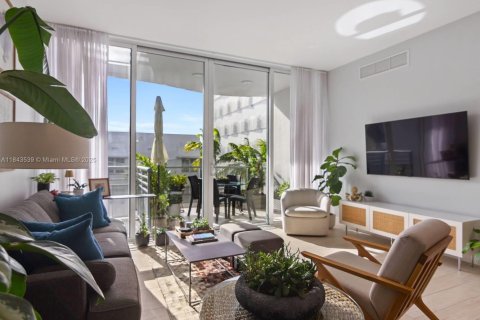 Condo in Miami Beach, Florida, 2 bedrooms  № 1848753 - photo 1