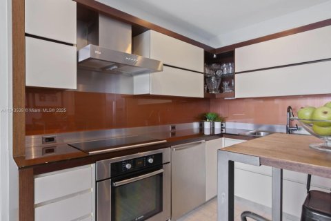 Condo in Miami Beach, Florida, 2 bedrooms  № 1848753 - photo 7