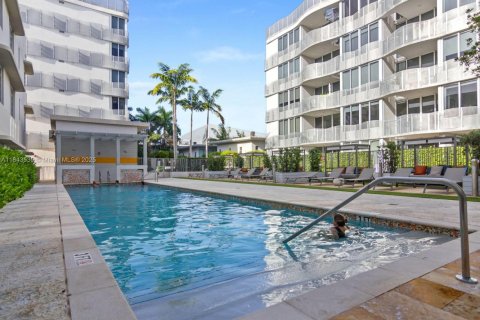 Condo in Miami Beach, Florida, 2 bedrooms  № 1848753 - photo 30