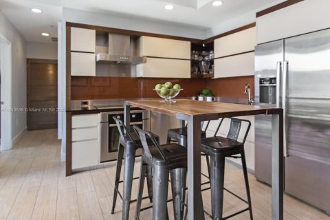 Condo in Miami Beach, Florida, 2 bedrooms  № 1848753 - photo 9