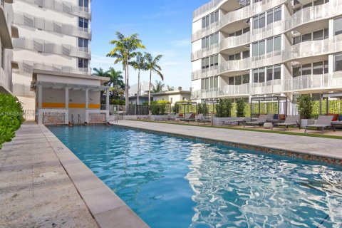 Condo in Miami Beach, Florida, 2 bedrooms  № 1848753 - photo 24