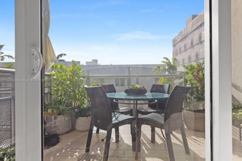 Condo in Miami Beach, Florida, 2 bedrooms  № 1848753 - photo 23