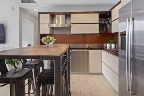Condo in Miami Beach, Florida, 2 bedrooms  № 1848753 - photo 10
