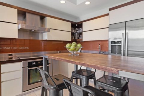 Condo in Miami Beach, Florida, 2 bedrooms  № 1848753 - photo 8