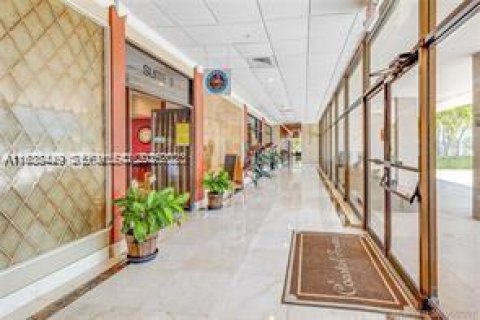 Condominio en venta en Sunny Isles Beach, Florida, 1 dormitorio, 64.75 m2 № 2077154 - foto 16