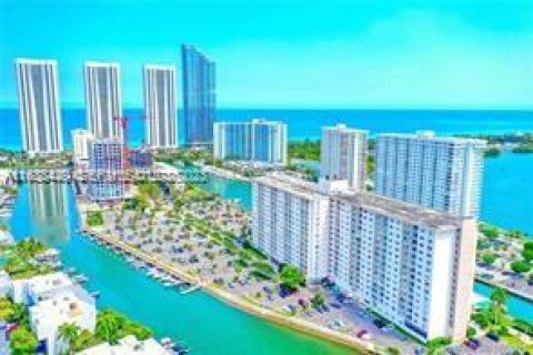Condominio en venta en Sunny Isles Beach, Florida, 1 dormitorio, 64.75 m2 № 2077154 - foto 15