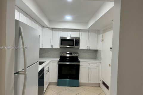 Condominio en venta en Sunny Isles Beach, Florida, 1 dormitorio, 64.75 m2 № 2077154 - foto 27