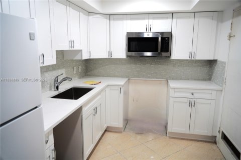 Condominio en venta en Sunny Isles Beach, Florida, 1 dormitorio, 64.75 m2 № 2077154 - foto 26
