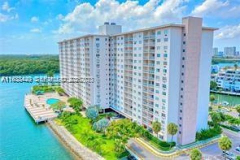 Condominio en venta en Sunny Isles Beach, Florida, 1 dormitorio, 64.75 m2 № 2077154 - foto 13