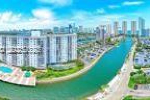 Condominio en venta en Sunny Isles Beach, Florida, 1 dormitorio, 64.75 m2 № 2077154 - foto 11