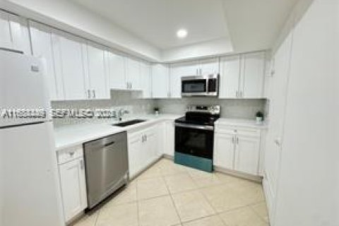 Condominio en venta en Sunny Isles Beach, Florida, 1 dormitorio, 64.75 m2 № 2077154 - foto 24