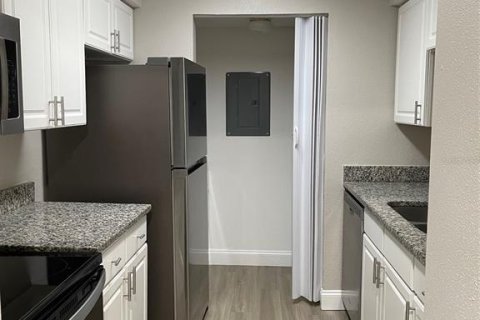 Condo in Casselberry, Florida, 2 bedrooms  № 2213712 - photo 12