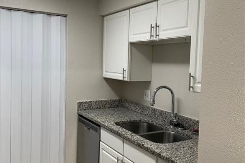 Condo in Casselberry, Florida, 2 bedrooms  № 2213712 - photo 10