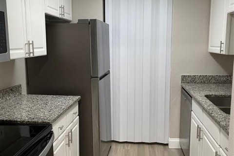 Condo in Casselberry, Florida, 2 bedrooms  № 2213712 - photo 11