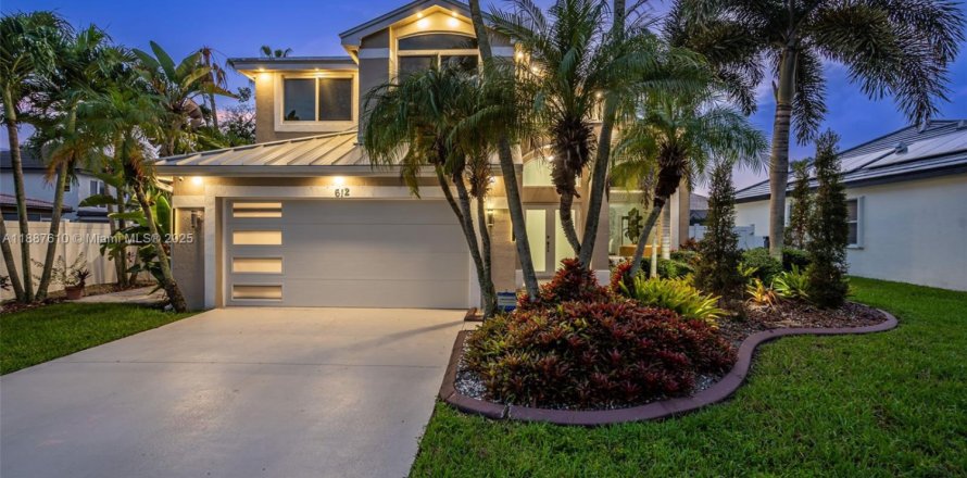 Дом в Пемброк-Пайнс, Флорида 3 спальни, 201.78м2 № 1941333